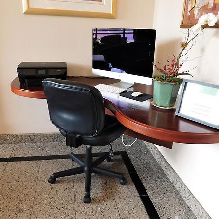 Town & Country Inn And Suites Charleston Extérieur photo