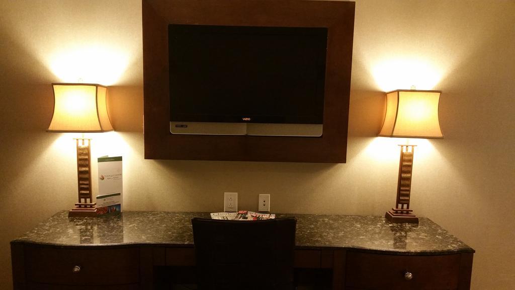 Town & Country Inn And Suites Charleston Extérieur photo