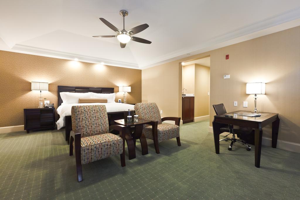 Town & Country Inn And Suites Charleston Extérieur photo
