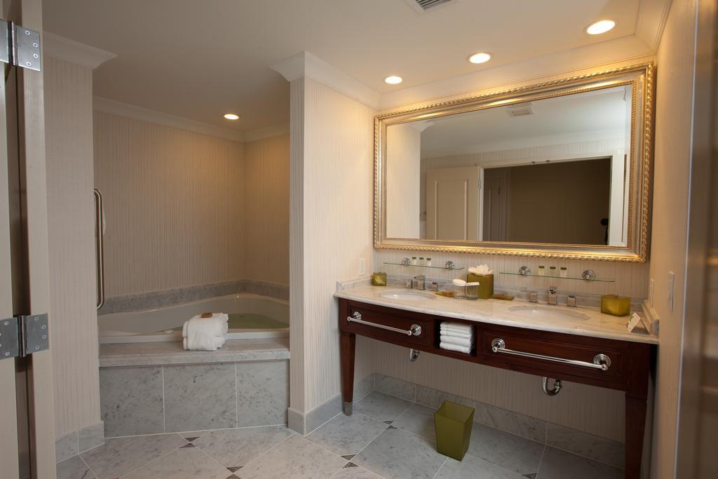 Town & Country Inn And Suites Charleston Extérieur photo