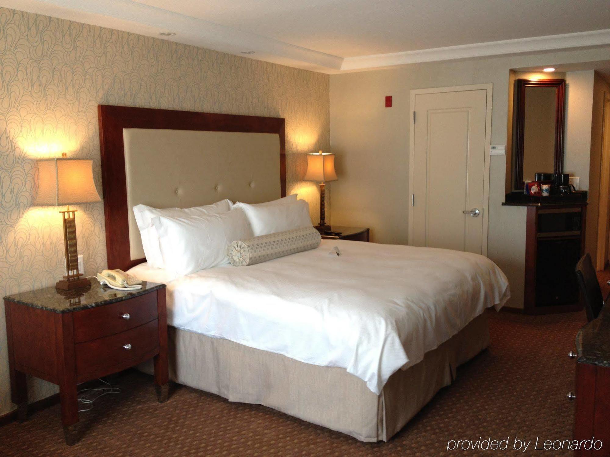 Town & Country Inn And Suites Charleston Chambre photo