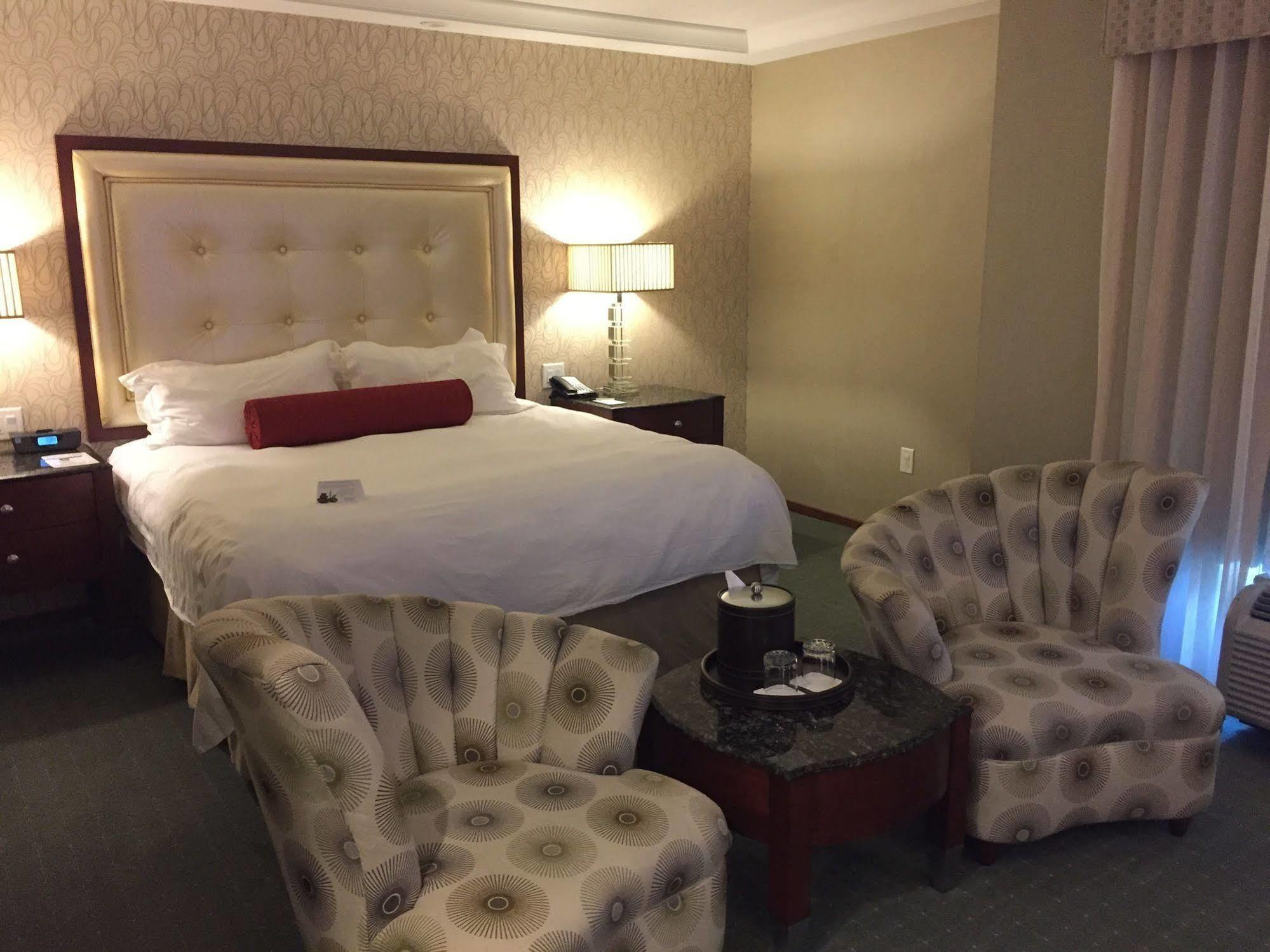 Town & Country Inn And Suites Charleston Extérieur photo
