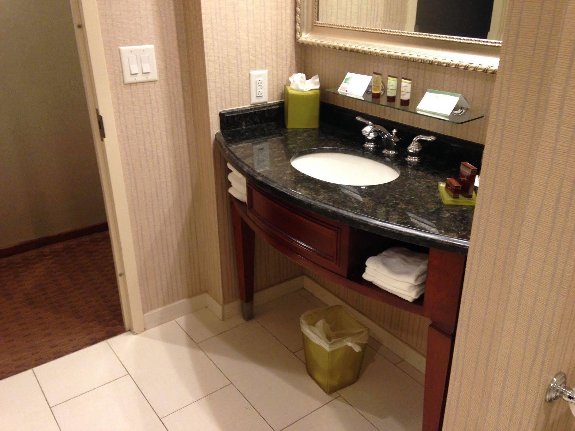 Town & Country Inn And Suites Charleston Extérieur photo
