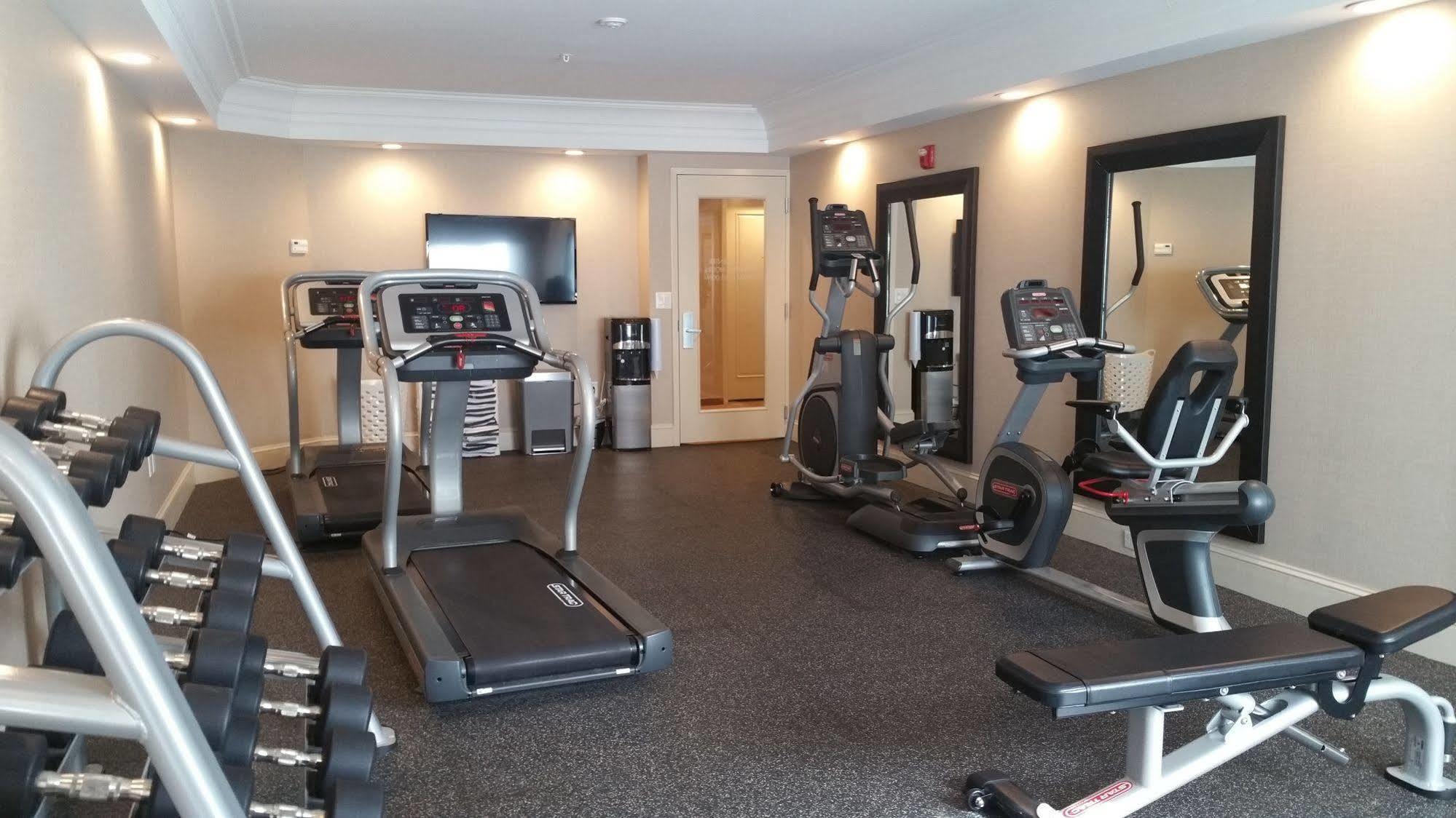 Town & Country Inn And Suites Charleston Extérieur photo